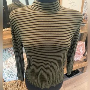 Macy’s Green and Black Light weight turtleneck Shirt